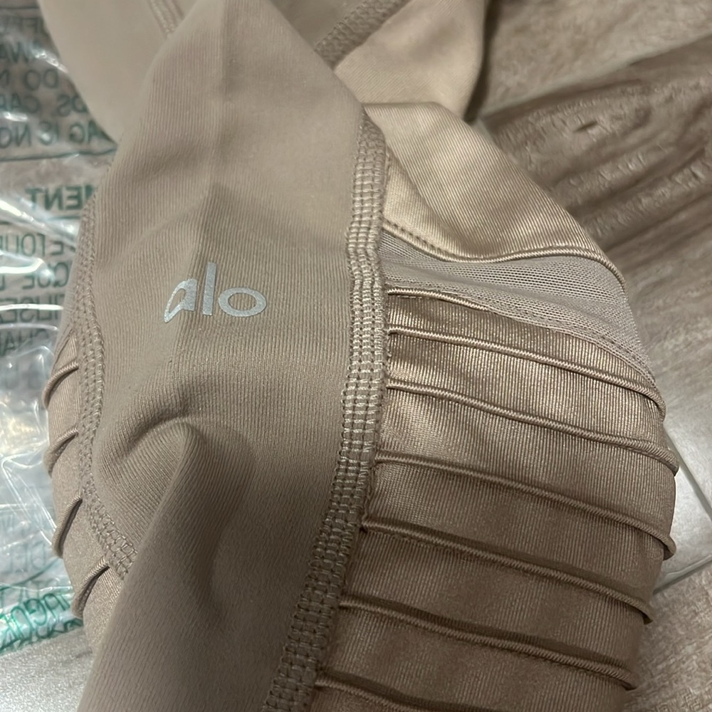 🔥🔥ALO Moto Leggins - Picture 9 of 16